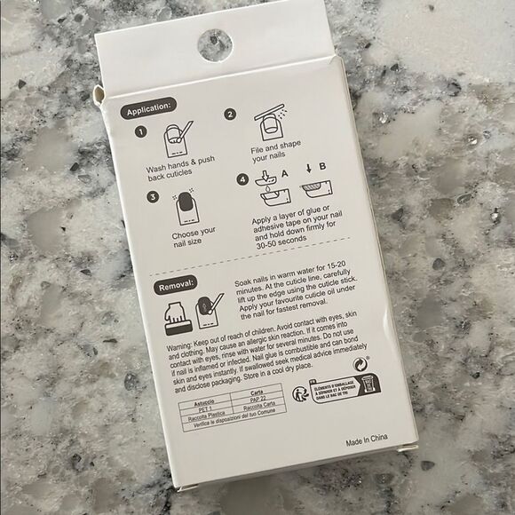 Elegant Floral Press-On Nails with Gold Glitter - Picture 4 of 5